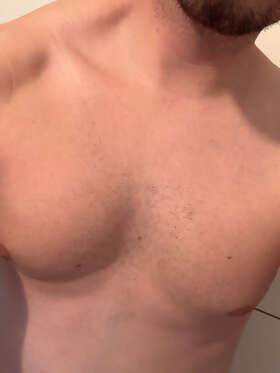 Photos de torses : À la douche