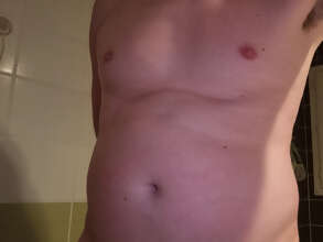 Photos de torses : Un peu de ventre... desole !