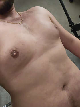 Photos de torses : Une femme pour samuser avec ma compagne et moi