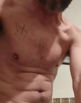 Photos de torses : Mon torse disponible aux caresses...